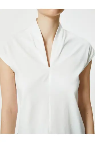 Kısa Kollu Bluz Dik V Yaka Standart Kesim-Beyaz - 5