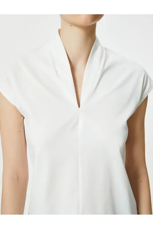 Kısa Kollu Bluz Dik V Yaka Standart Kesim-Beyaz - 5