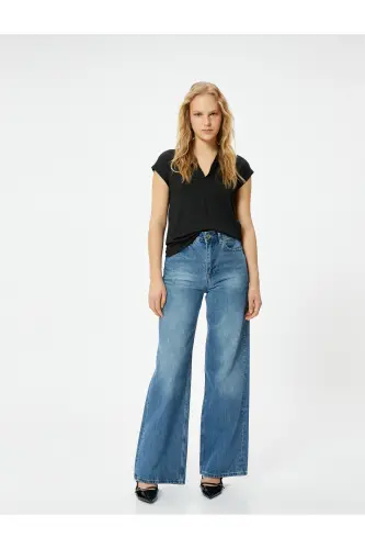 Kısa Kollu Bluz Dik V Yaka Standart Kesim-Siyah - KOTON (1)