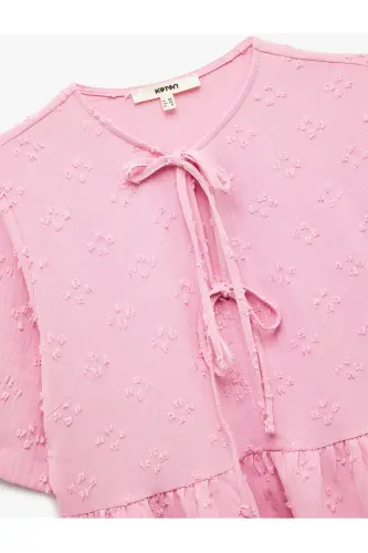 Kısa Kollu Fiyonk Detaylı Dokulu Önden Bağlamalı Bluz-Gül - 4