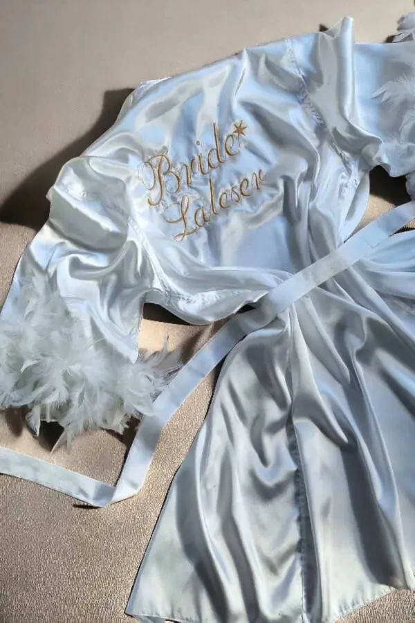 Kişiye Özel İsimli Nakış İşlemeli Kollar Tüylü Bride Sabahlık, Gelin Sabahlığı - 1