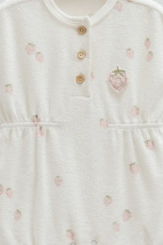 Kız Bebek Tulumu Çilek Desenli Pamuklu Havlu Kumaş Yazlık Tulum-Ekru - 2