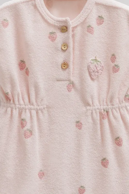 Kız Bebek Tulumu Çilek Desenli Pamuklu Havlu Kumaş Yazlık Tulum-Pembe - 2