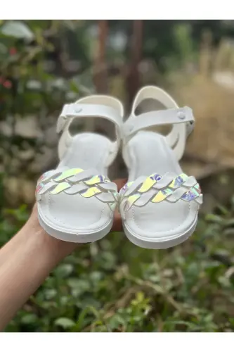 Kız Çocuk Sandalet Fashion Taşlı Sandalet Phylon (hafif) Yumuşak Taban Sandalet-Hologram Beyazı - BOLD BOUTIQUE (1)
