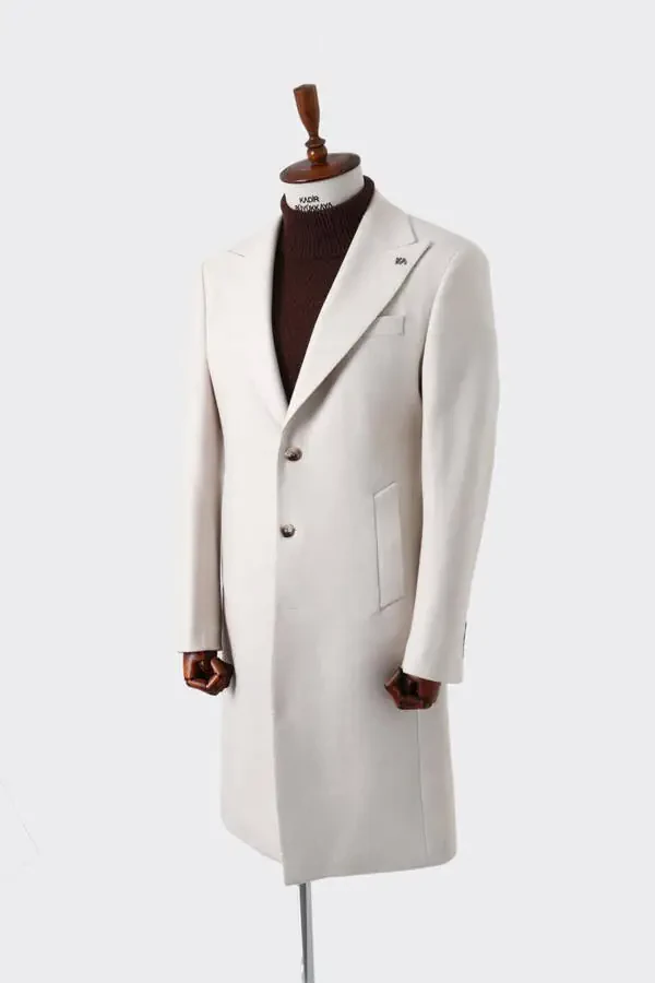 Klassik erkak paltosi, keng yoqa va qulay dizayni. - 2