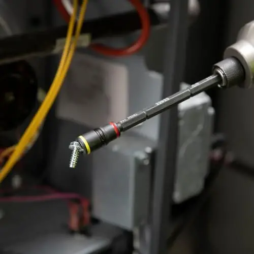 Klein Tools 32910 zarba haydovchi, 7-in-1 SAE zarba rozetkasi tutqich bilan, 1/4, 5/16, 3/8, 7/16, 1/2 va 9/16 dyuymli gayka haydovchi o'lchamlari va 1/4 dyuymli bit ushlagichi bilan flip rozetkasi - 3