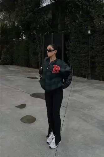 Клетчатая вышитая куртка в университетском стиле - хаки - 1