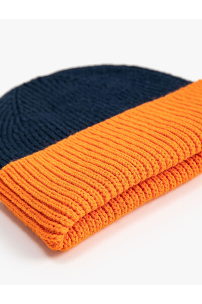 Knitted beanie with color blocks and elastic. - 6