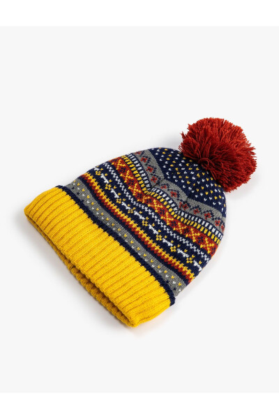 Knitted beanie with patterned, multicolored pompom - 5