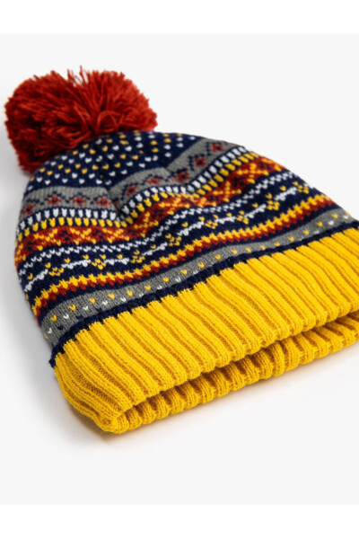 Knitted beanie with patterned, multicolored pompom - 6