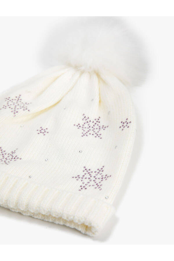 Knitted beanie with pompom and bead details - 3