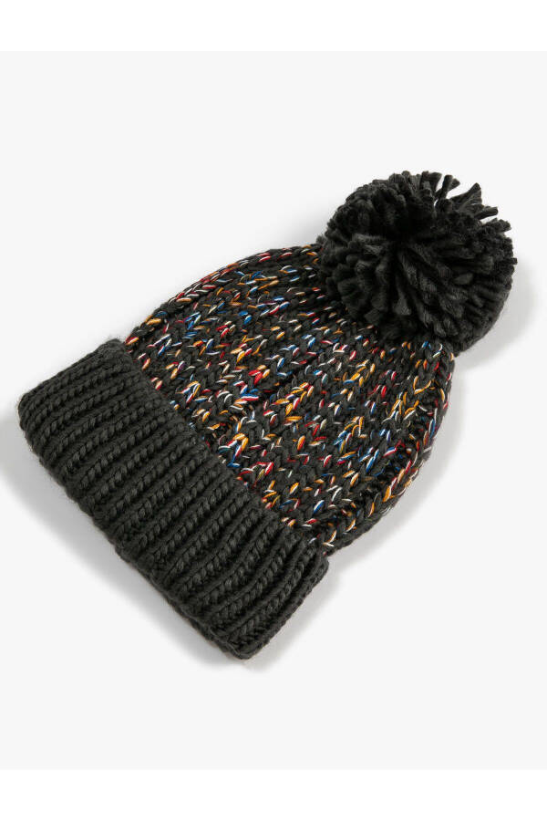 Knitted beanie with pompom detail - 5