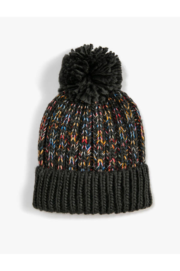 Knitted beanie with pompom detail - 1