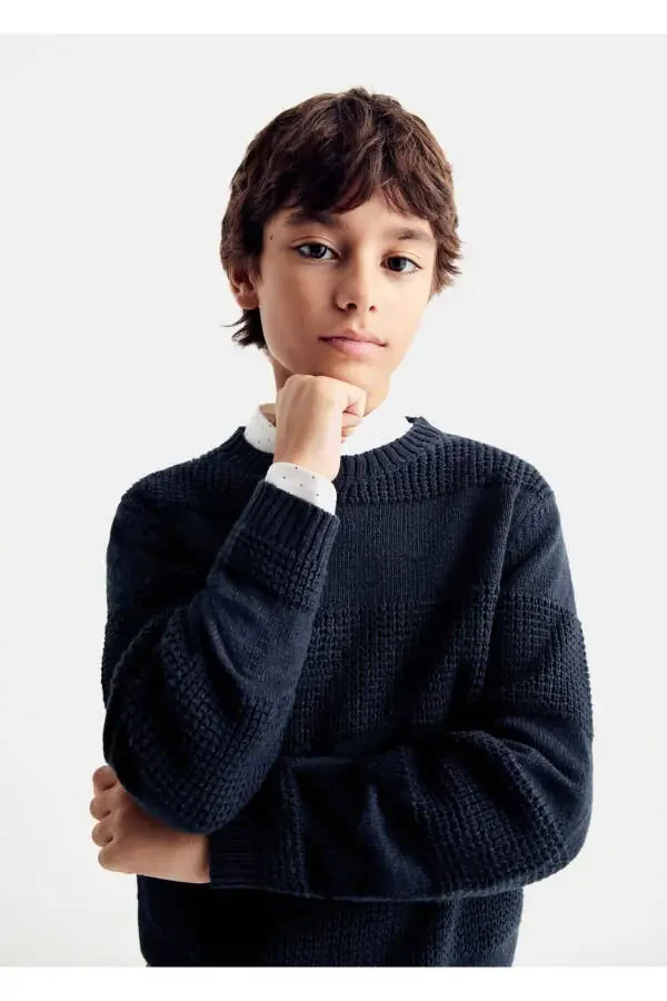 Knitted Pullover - 3