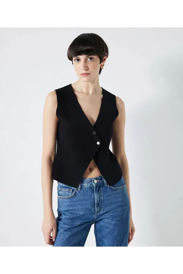 Knitted Vest with Metal Accessories - 2