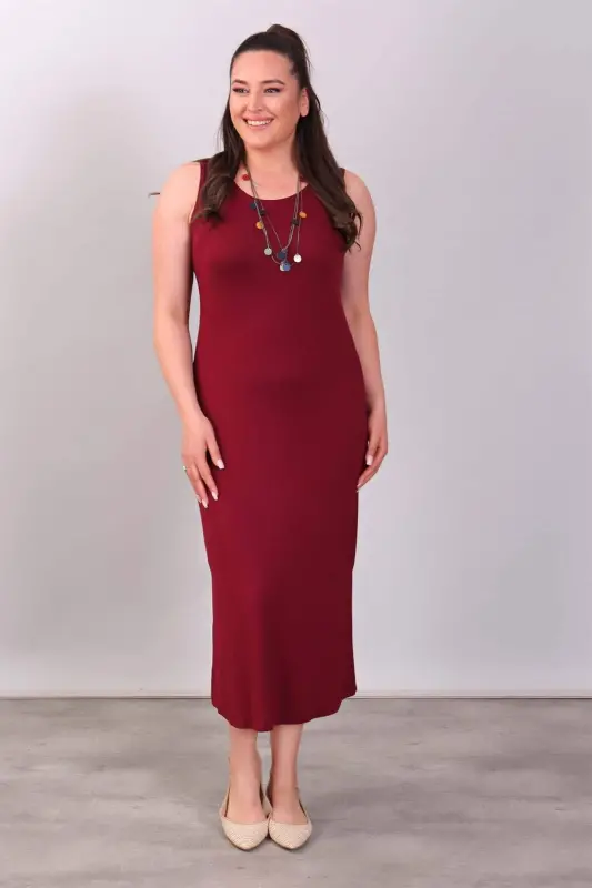 Knitted wine-colored dress with side slits - 1