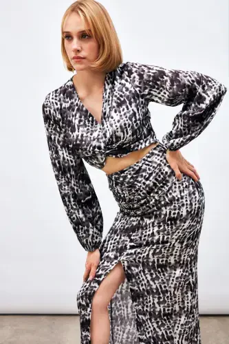 Knot Detail Patterned Blouse - BLACK - SATEEN (1)