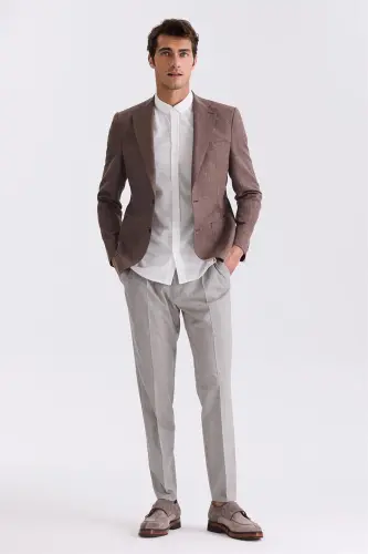 Кофейный пиджак спортивный из льна с воротником поло и тонким покроем - 2