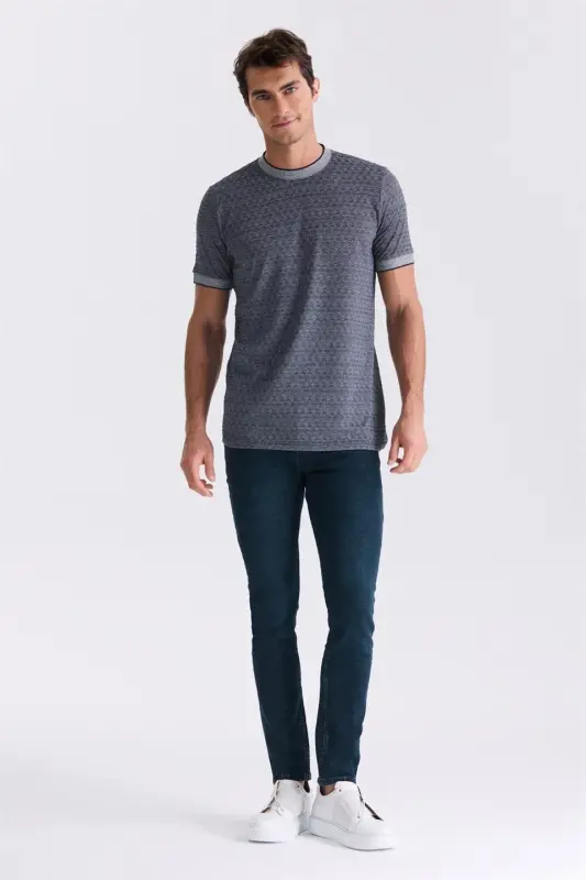 Ko'k-ko'k Slim Fit Doirabo'yinli Futbolka - JAKAMEN