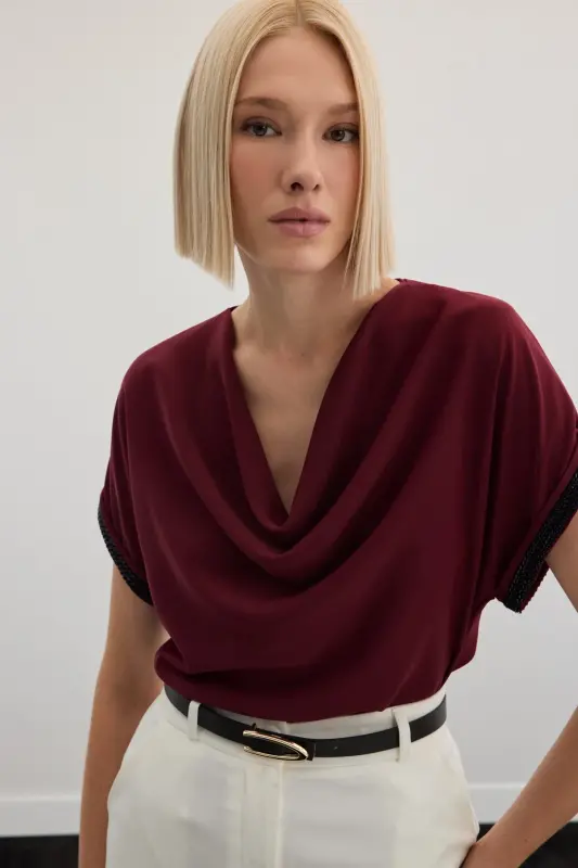 Lässige Bluse mit Steindetails an den Ärmeln - Weinrot - Bordeaux - SATEEN