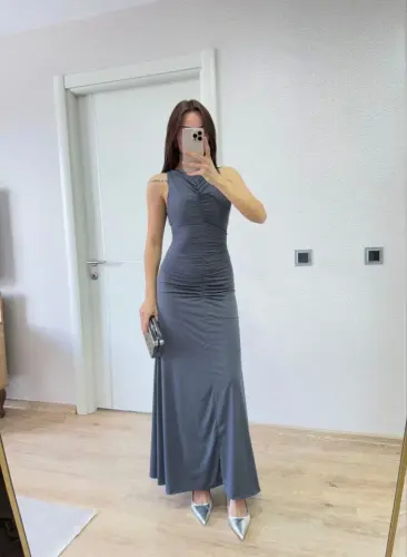 Kolsuz Büzgülü Uzun Elbise - Füme - 3