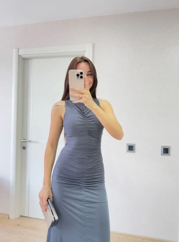 Kolsuz Büzgülü Uzun Elbise - Füme - BÜYÜKBEDENIZ