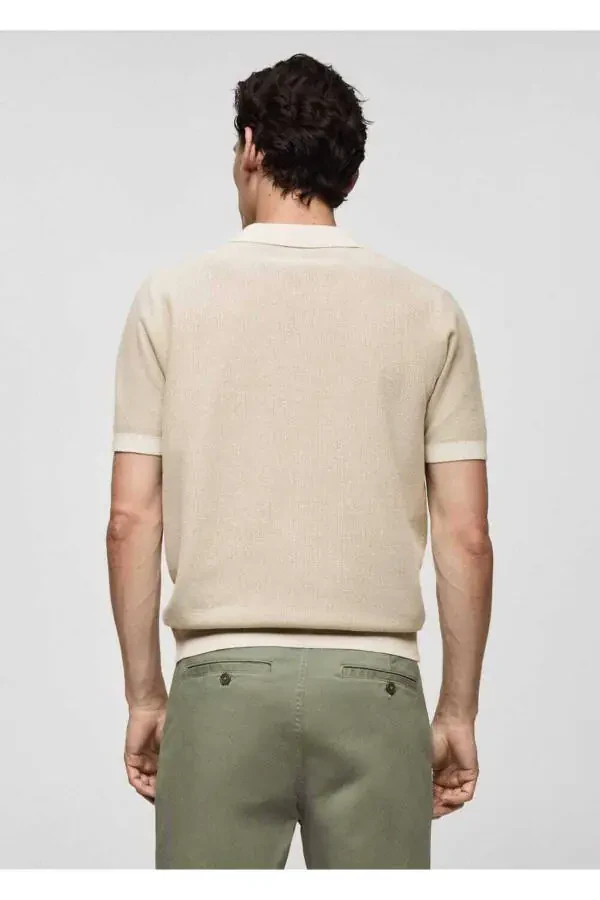 Kontraerli chiziqlar va naqshlari bilan polo futbolka - 6