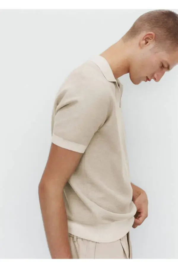 Kontraerli chiziqlar va naqshlari bilan polo futbolka - 7