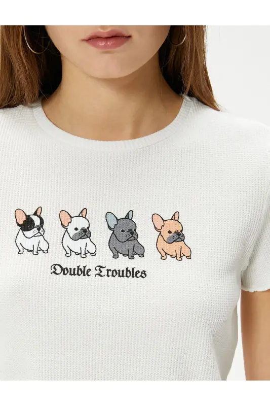 Kurzes T-Shirt mit Hunde-Print, kurzärmlig, Rundhalsausschnitt, strukturierte Baumwolle - Ecru - 5