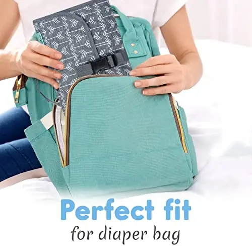 Kopi Baby Taşınabilir Alt Değiştirme Pedi - Bebek Bezi Değiştirme Seyahat Çantası, Islak Mendil Cepli, Akıllı Tasarım Taşınabilir Değiştirme Matı, Bebek Seyahat İstasyonu Seti, Yeni Doğan Kız & Erkek Çocuk için Hediye - Klasik 
