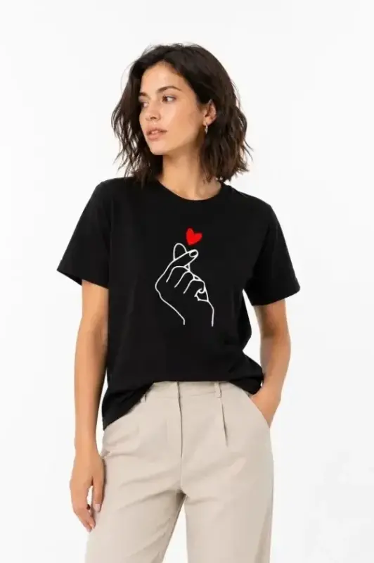Kore Parmak Kalp Aşk Temalı Minimal Baskılı Tişört Yazlık Kısa Kol T-Shirt - Siyah - BÜYÜKBEDENIZ