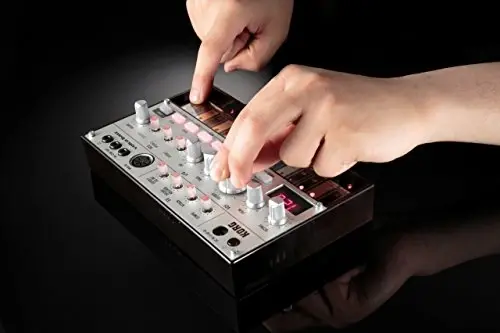 Korg Volca Bass Analog Synthesizer w/Three Oscillators and 16-step Sequencer - 4