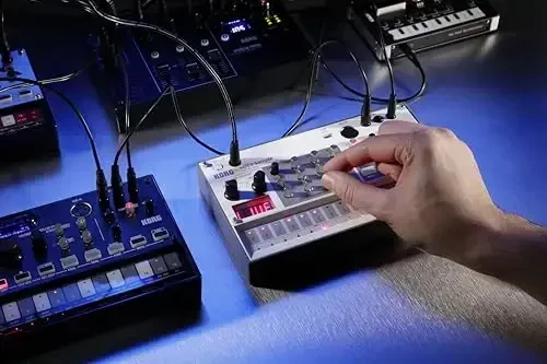 Korg Volca Sample 2 Цифровой Сэмплер Секвенсор Драм-Машина с Режимом Цепочки Паттернов и 16-шаговым Секвенсором - 4