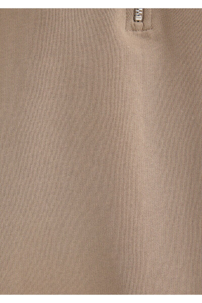 Коричневый базовый свитер с полумолнией - 8