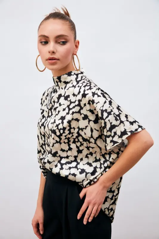 Koʻrsha shaklida yengli boʻsh koʻylak - Qora - 2