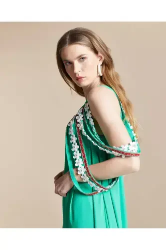 Ko'ylak qismida boncuklar bilan ishlangan yashil ko'ylak. 28560. - Modazone (1)