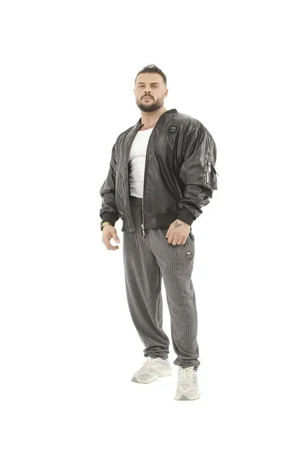 Кожаная куртка-бомбер широкого кроя с меховой подкладкой. - 3