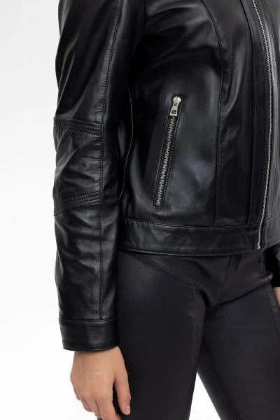 Кожаная куртка для женщин, короткая, на молнии, с подкладкой. - 5