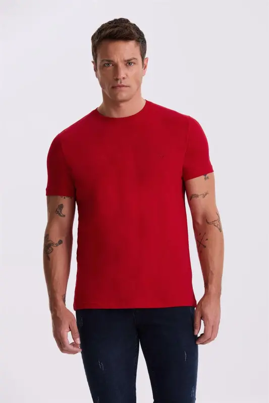 Красная хлопковая футболка slim fit с круглым вырезом. - JAKAMEN