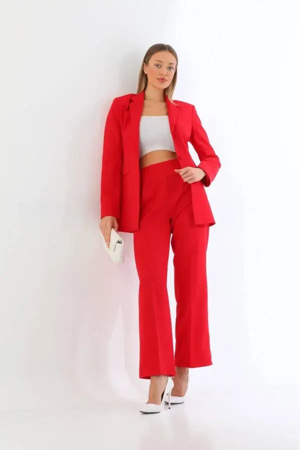 Красный пиджак с одной пуговицей, брюки-палаццо с карманами на поясе - 4