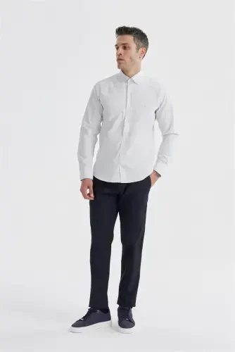 Krem rangi Slim Fit naqshli paxtadan tayyorlangan tugmali yoqali ko'ylak 