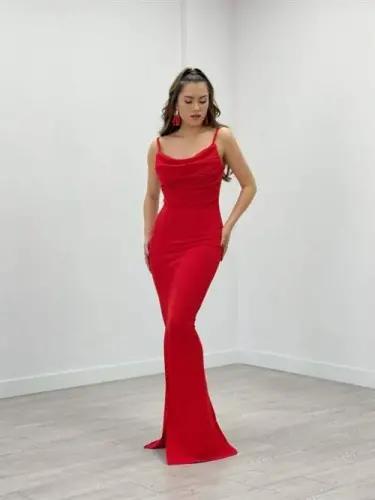 Krep Kumaş Degaje Yaka Askılı Elbise - KIRMIZI - 3