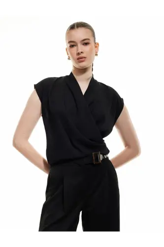Krep Kumaş Drape Detaylı Kolsuz Kruvaze Bluz-Siyah - 1