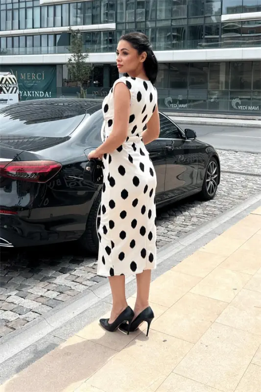Krep Kumaş Düğme Detaylı Kalem Elbise - KREM - 5
