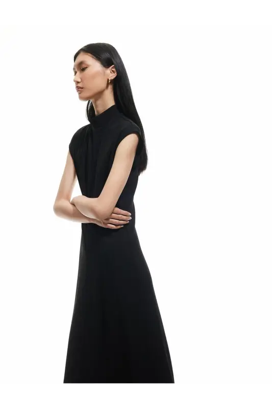 Krep Scuba Mato Slim Fit Yengil Tik Yoqali Yengsiz Midi Bo'yli Ko'ylak - 1