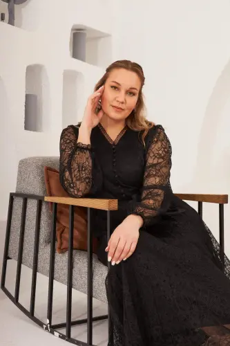 Кружевное черное платье большого размера с отделкой на воротнике - 3