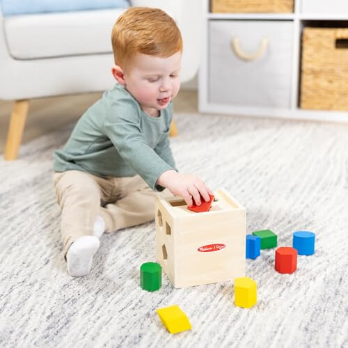 Кубик для сортировки фигур Melissa & Doug - Классическая деревянная игрушка с 12 фигурами - 2