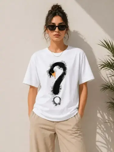 Kuğu Figürlü Soru İşareti Baskılı Tişört Kısa Kol T-Shirt - Beyaz - BÜYÜKBEDENIZ (1)