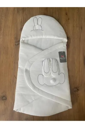 Kulaklı Tavşan Nakışlı Bebek Kundağı 71×40 - Ekru 