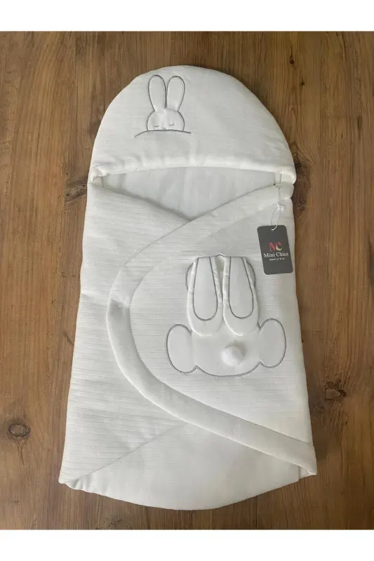 Kulaklı Tavşan Nakışlı Bebek Kundağı 71×40-Ekru - MINI CHICS